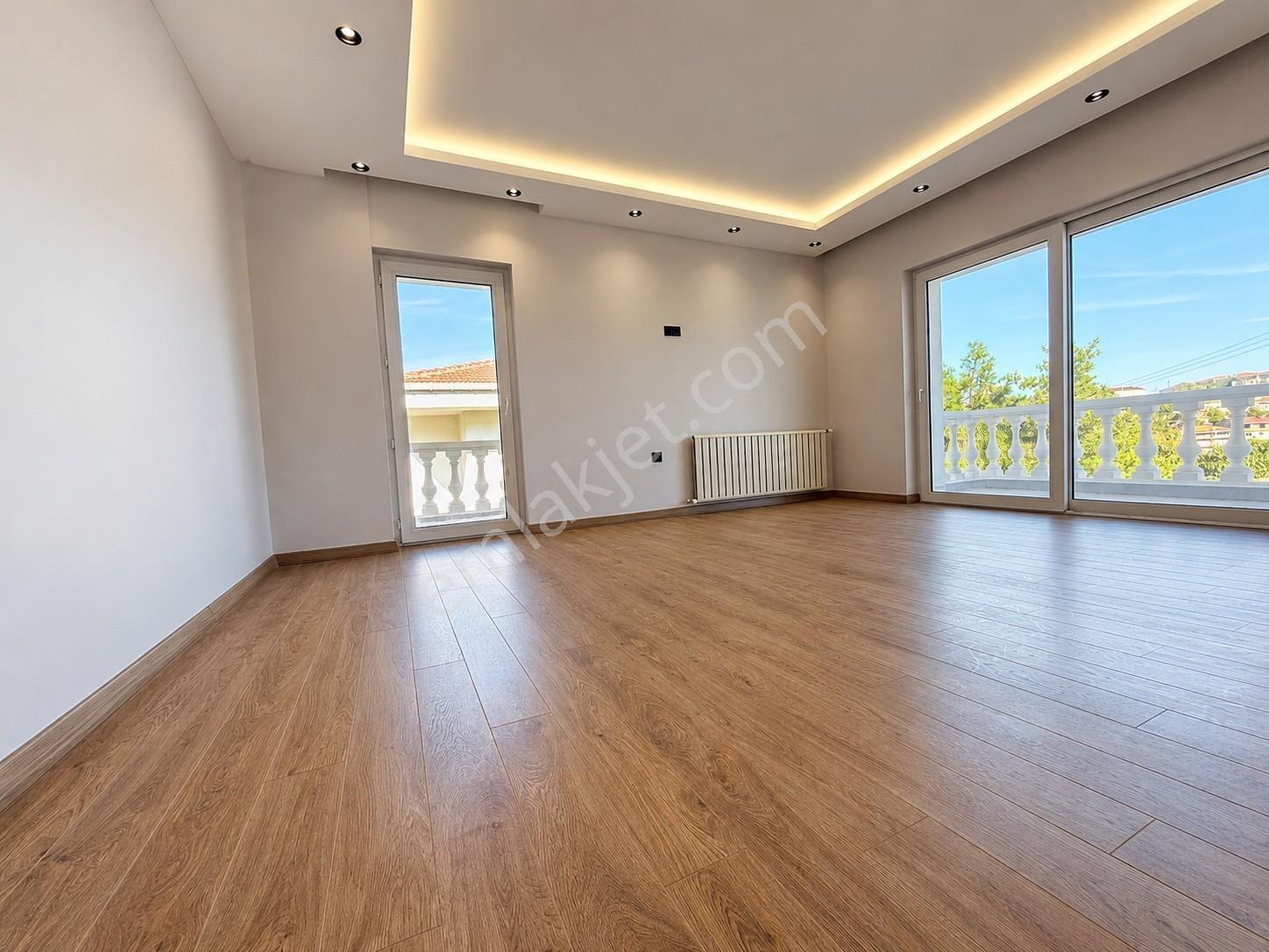 Kısa Süreli!!! Çengelköy Yakın Konumda Masrafsız Tripleks Villa - Görsel 25