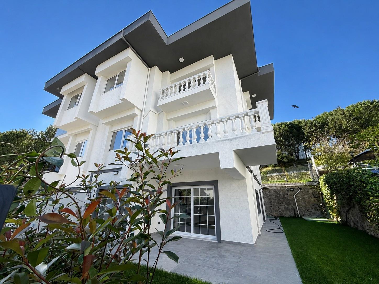 Kısa Süreli!!! Çengelköy Yakın Konumda Masrafsız Tripleks Villa