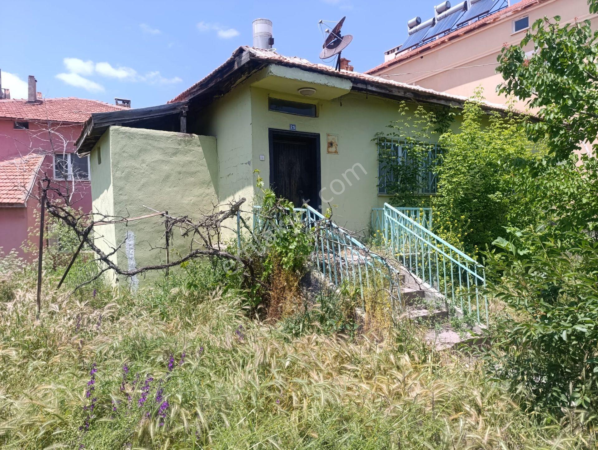 Hsk Rönesans Emlaktan Kandemir Mahallesinde 1 Katlı (bodrumlu) Müstakil Ev
