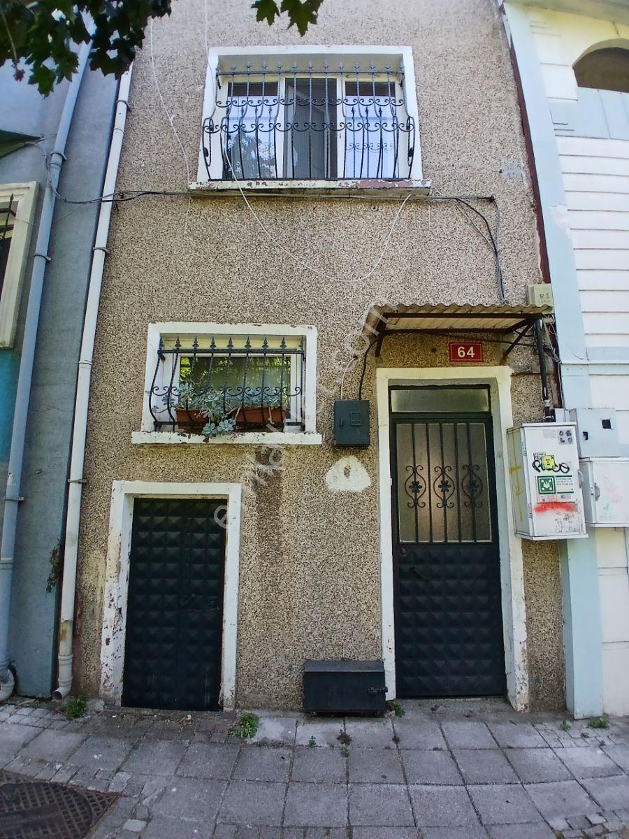 Kadıköy Ayrılık Çeşmesinde 3 Katlı Kiralık Müstakil Bina