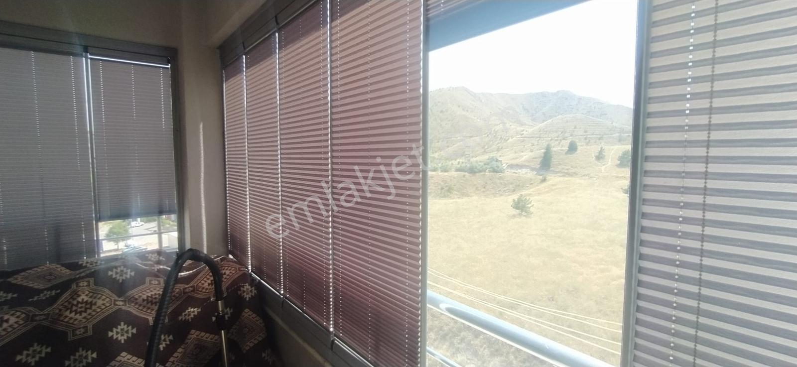 Belsin'de Dört Yanı Açık Temiz Yapsat Daire - Görsel 17