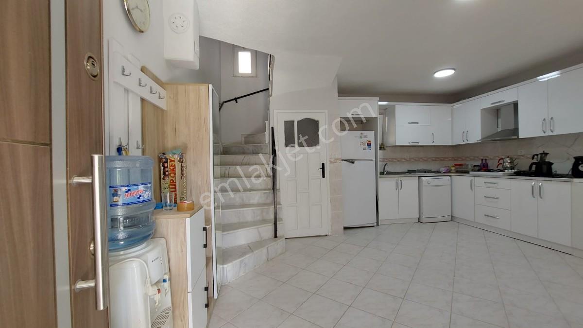 Kuşadasında Denize Çok Yakın Satılık Triplex 3+1 Eşyalı Yazlık - Görsel 23