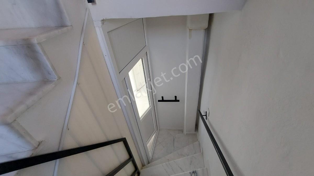 Kuşadasında Denize Çok Yakın Satılık Triplex 3+1 Eşyalı Yazlık - Görsel 17