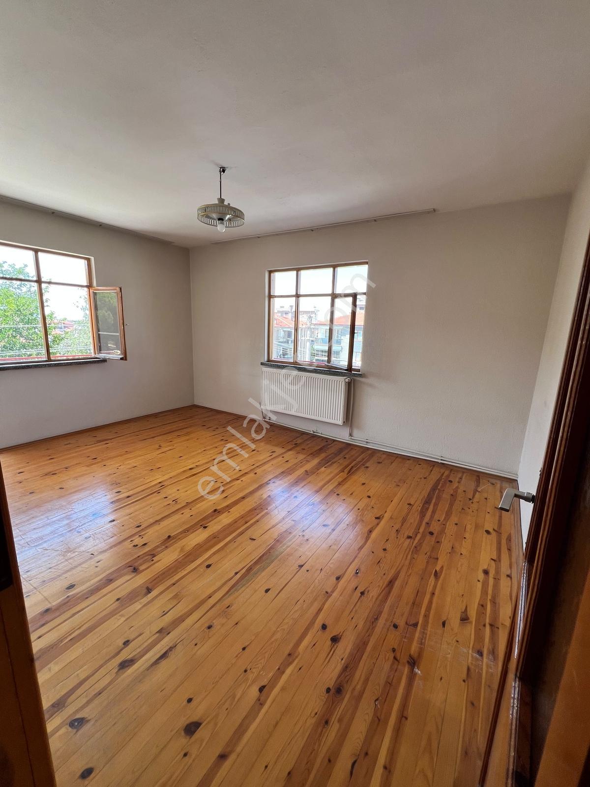 Zeytinköy Mah Yeniyol Altı Çift Balkonlu Kiralık 3+1 Daire