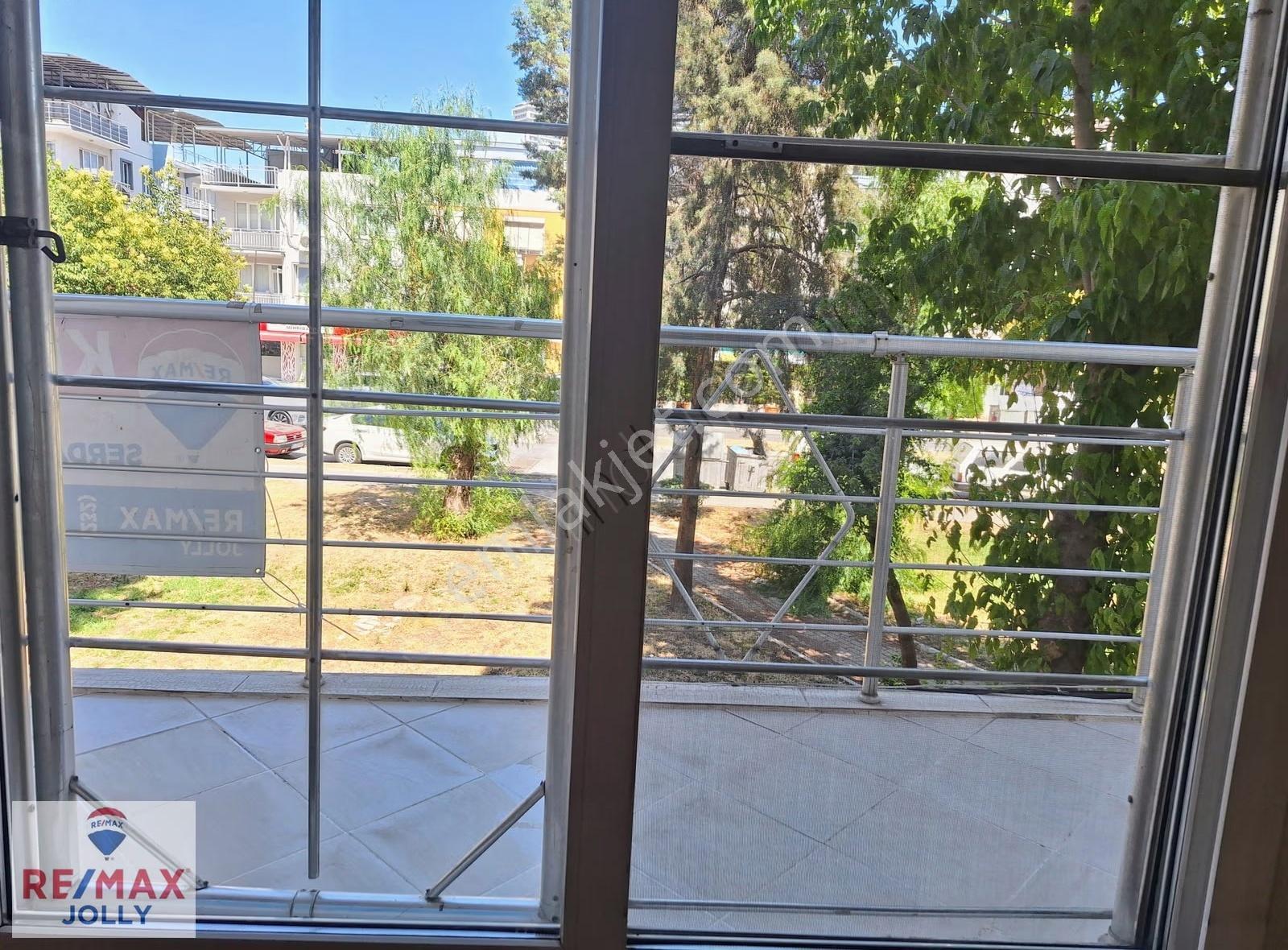 Bornova Yeşilova Kiralık 2+1 Daire Serdar Yakın Remax Jolly