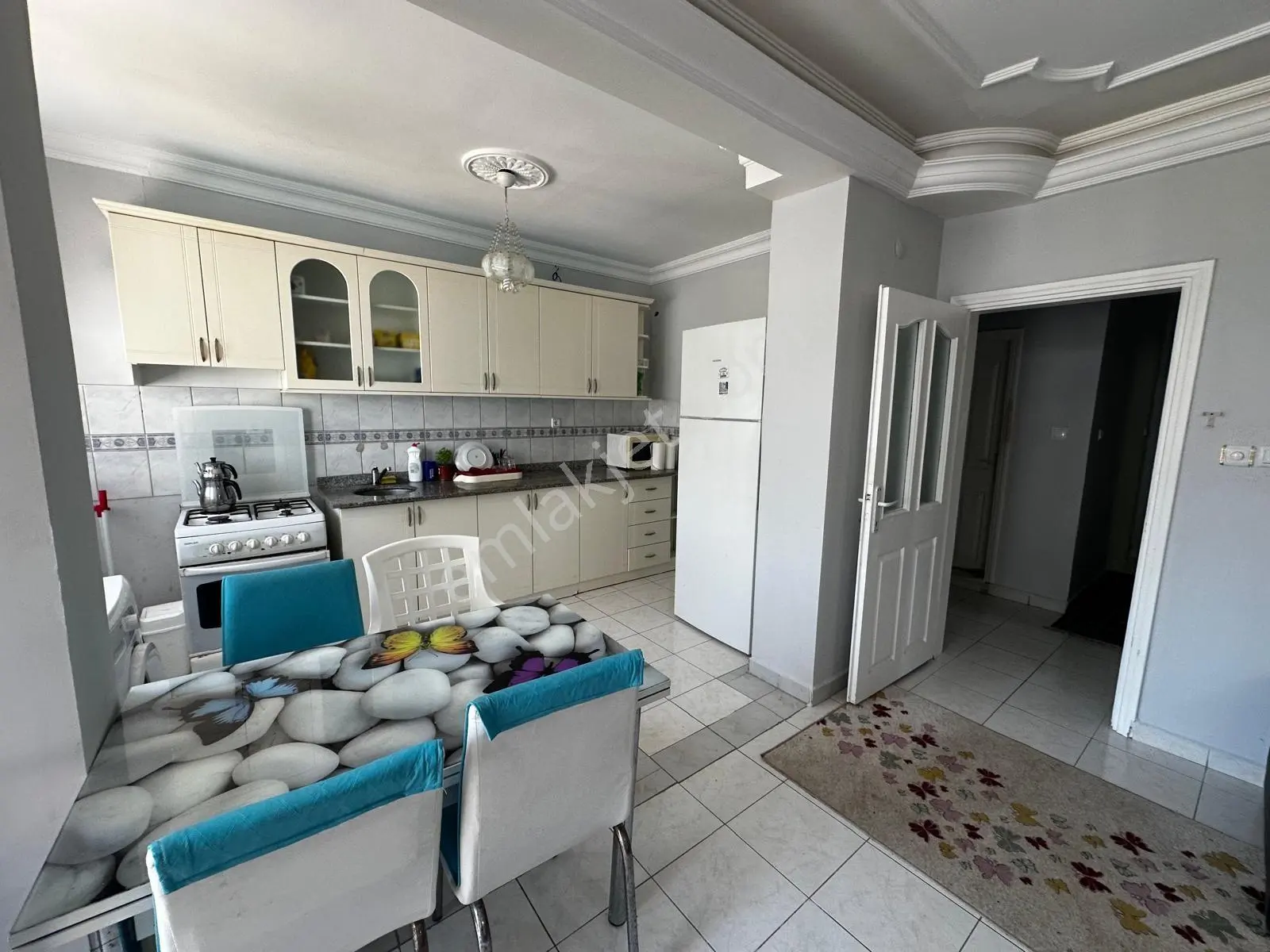 Mahmutlar Mahallesi Şekerci Apartmanı'nda 3+1 Eşyalı Ayrı Mutfak Kiralık Daire - Görsel 5
