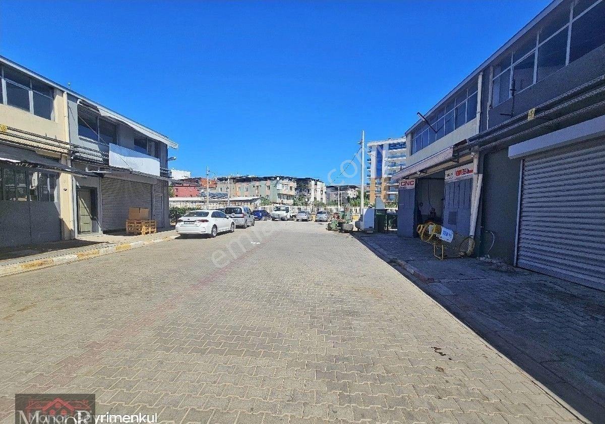 İzmir Çiğli Ege Sanayi Sitesinde Mükemmel Konumda İçi Yapılı 180 M2 Batarlı Satılık Dükkan - Görsel 4