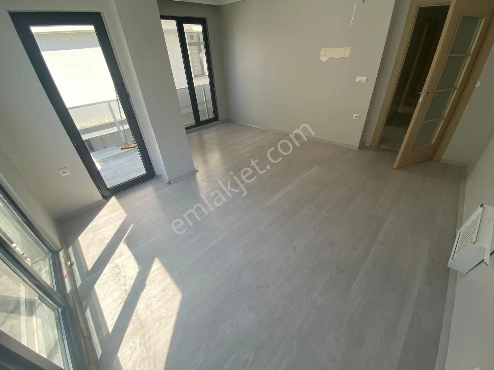 Evinibul'dan Anacadeye 2.binada İskanlı/balkonlu 85m2 2+1 Arakat - Görsel 19