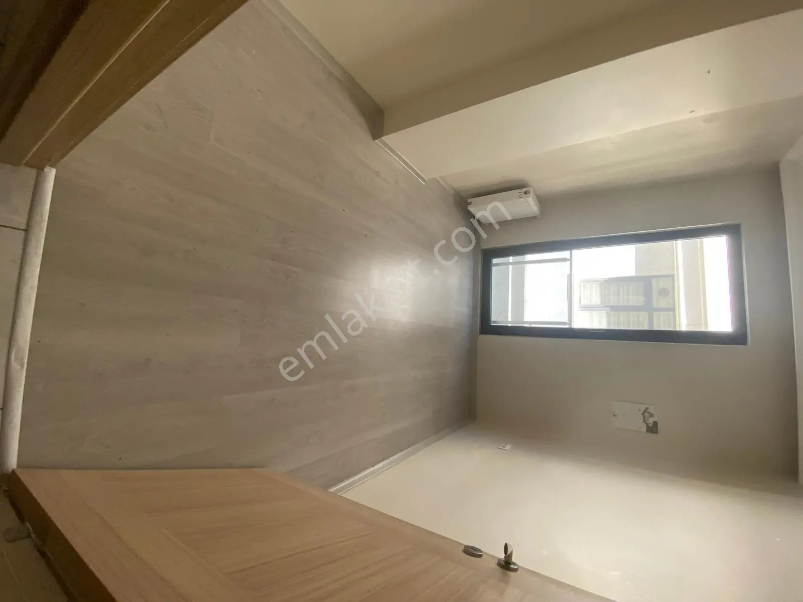 Evinibul'dan Anacadeye 2.binada İskanlı/balkonlu 85m2 2+1 Arakat - Görsel 22