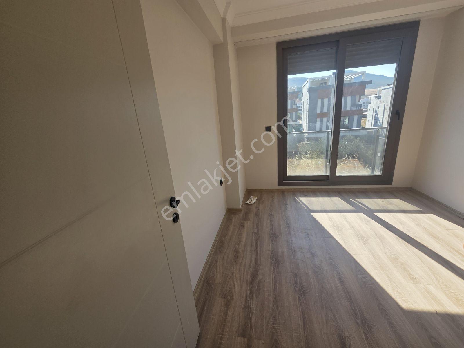 Yenifoça'da Kiralık Çok Temiz 1+1 Daire - Görsel 20