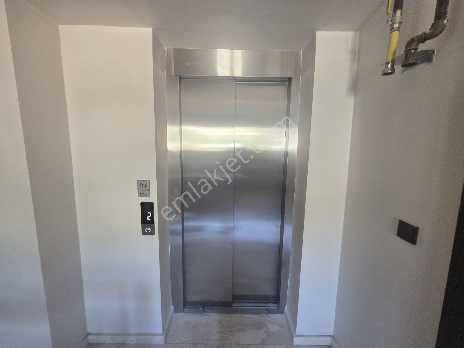 Yenifoça'da Kiralık Çok Temiz 1+1 Daire - Görsel 24