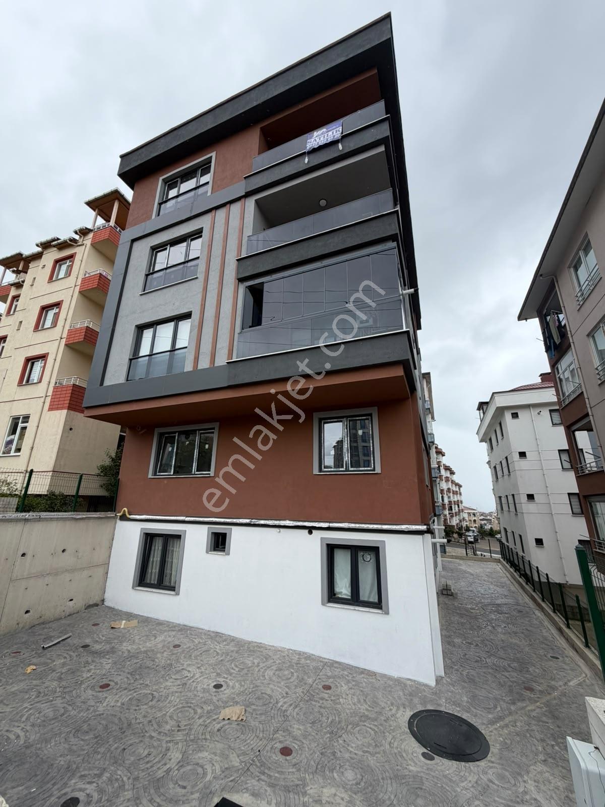 Hekimoğlu Emlaktan Şahincili Satılık 2+1 Sağlık Fırını Yanı