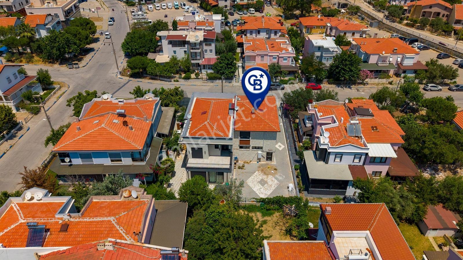 Yenifoça Pazar Yeri'nin En İşlek Caddesinde Otoparklı Dükkan - Görsel 8