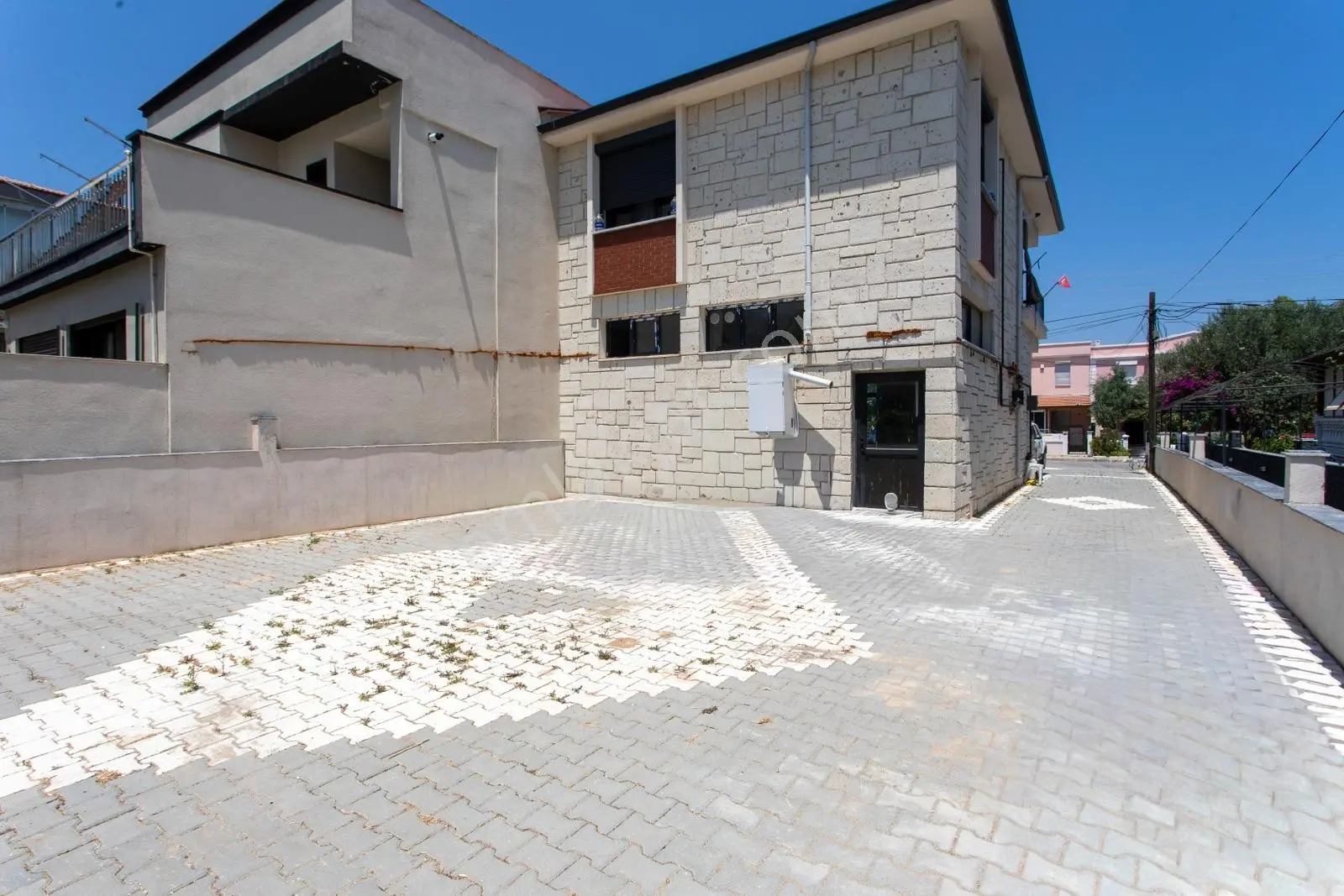 Yenifoça Pazar Yeri'nin En İşlek Caddesinde Otoparklı Dükkan - Görsel 5