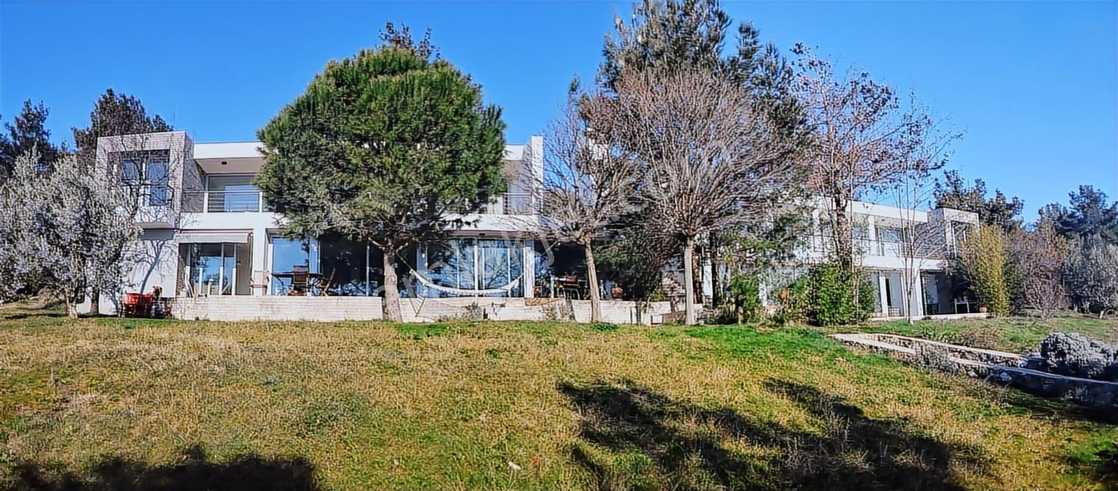 Kaz Dağları Küçükçetmi'de Deniz Manzaralı Arsa İçinde İki Villa