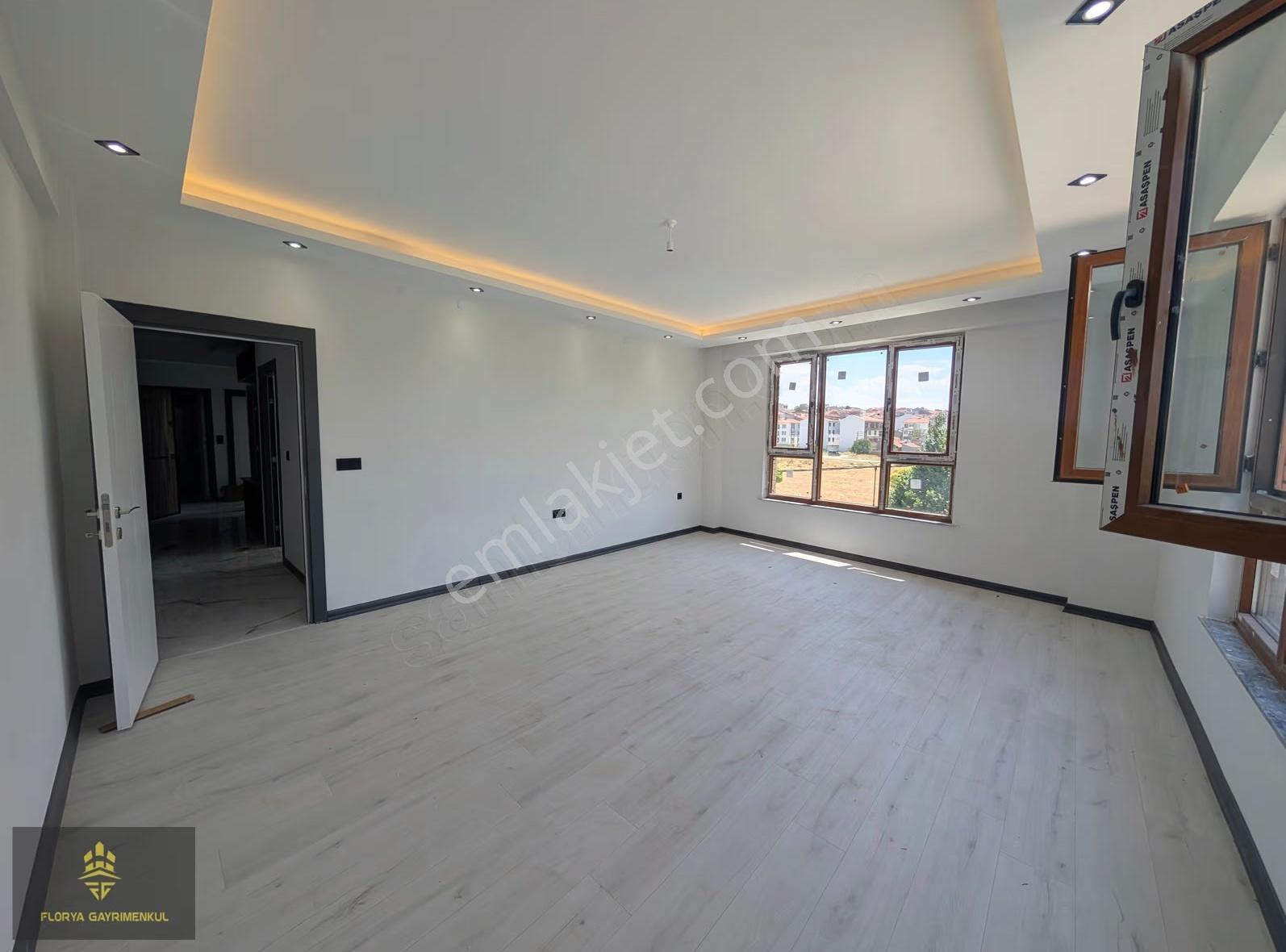 Satılık2+1 Köşe Daire Özel Garajlı Arakat Park Karşısı - Görsel 5