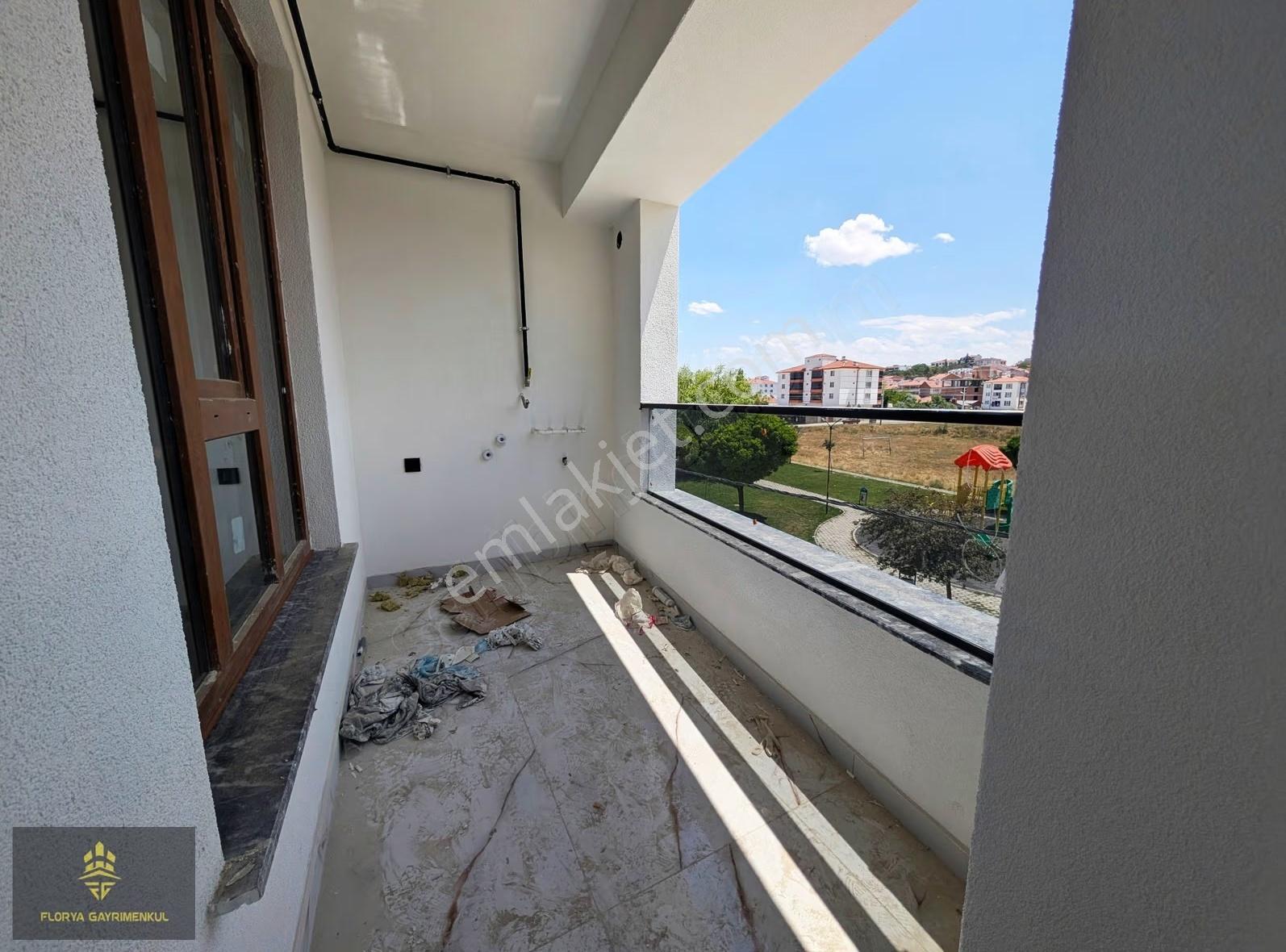 Satılık2+1 Köşe Daire Özel Garajlı Arakat Park Karşısı - Görsel 2