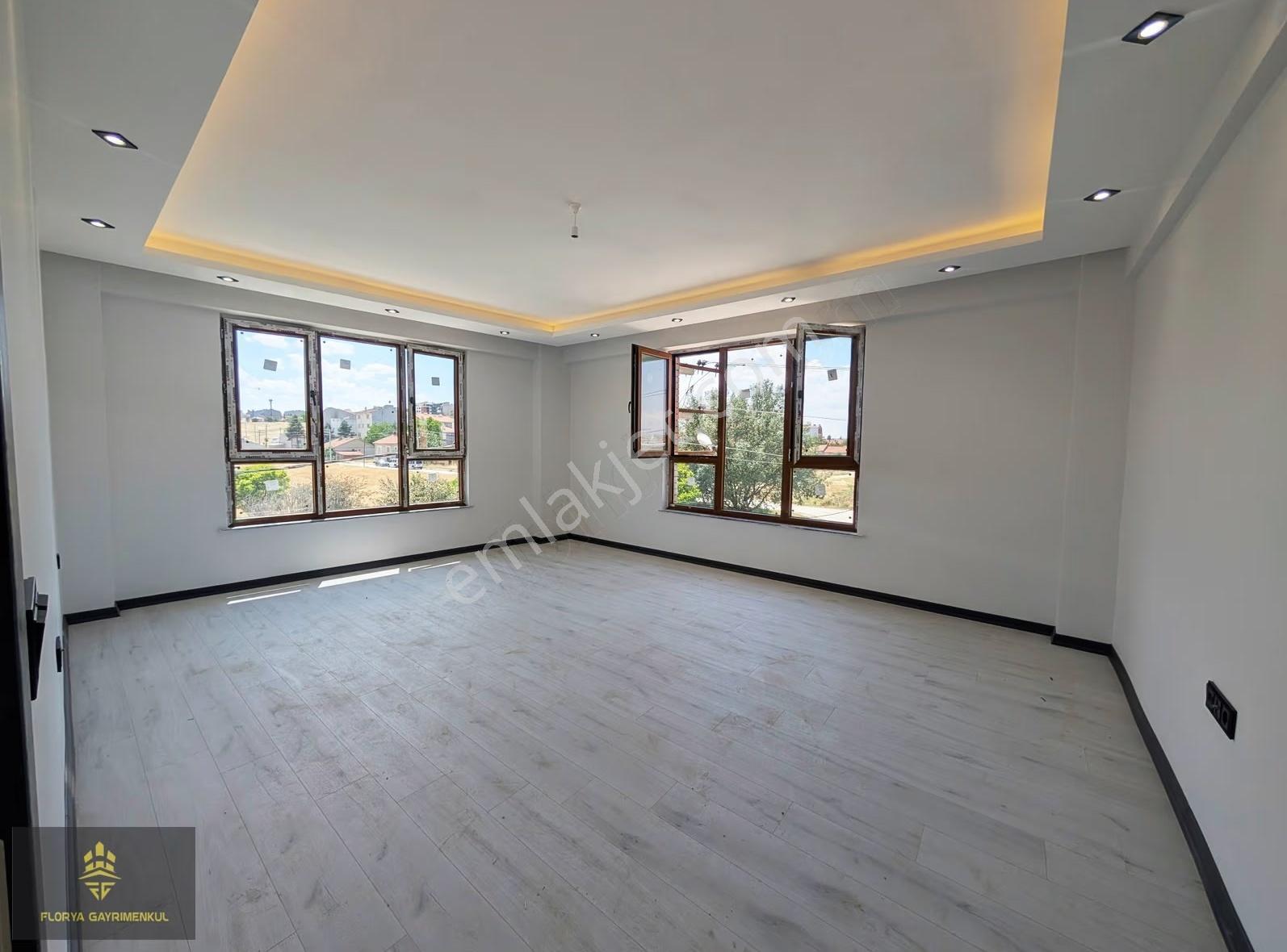 Satılık2+1 Köşe Daire Özel Garajlı Arakat Park Karşısı