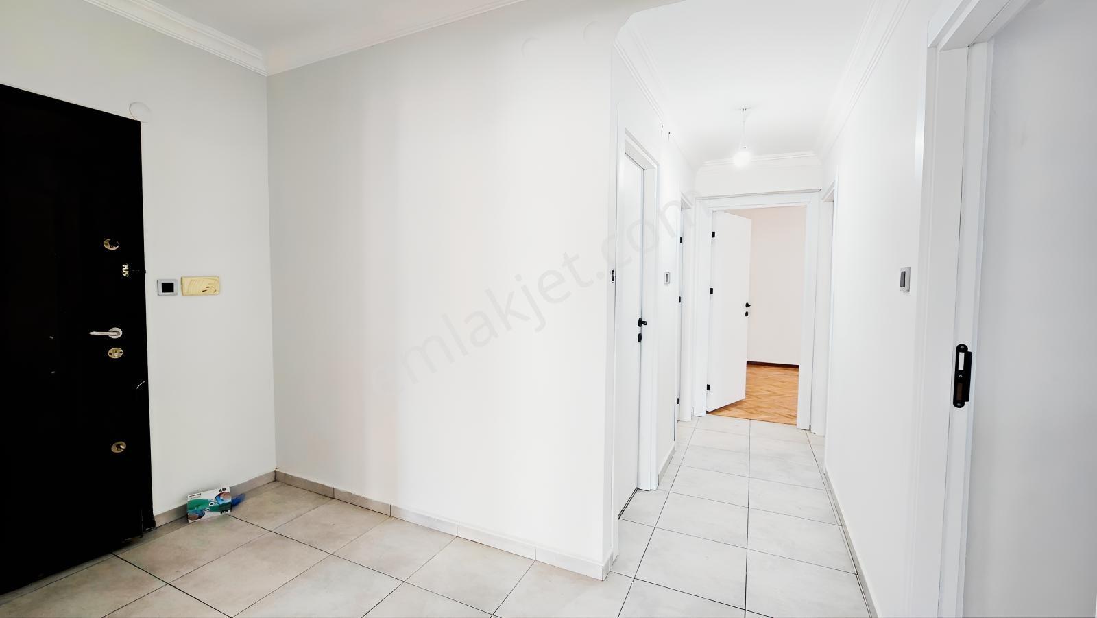 Güllük Cad Üstü, Denize Yürme Mesafe,tadilatlı 3+1 Satılık - Görsel 11