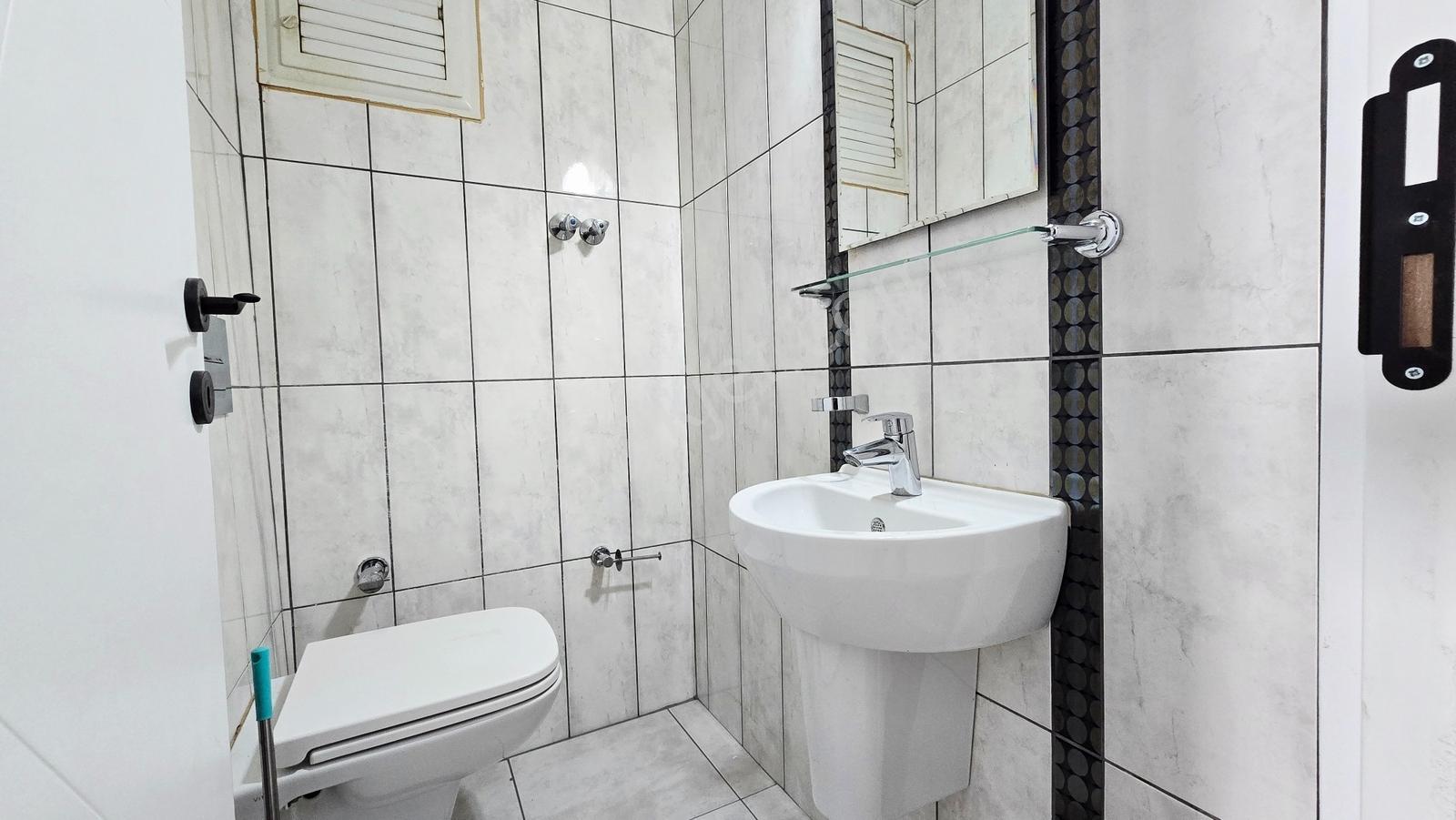 Güllük Cad Üstü, Denize Yürme Mesafe,tadilatlı 3+1 Satılık - Görsel 9