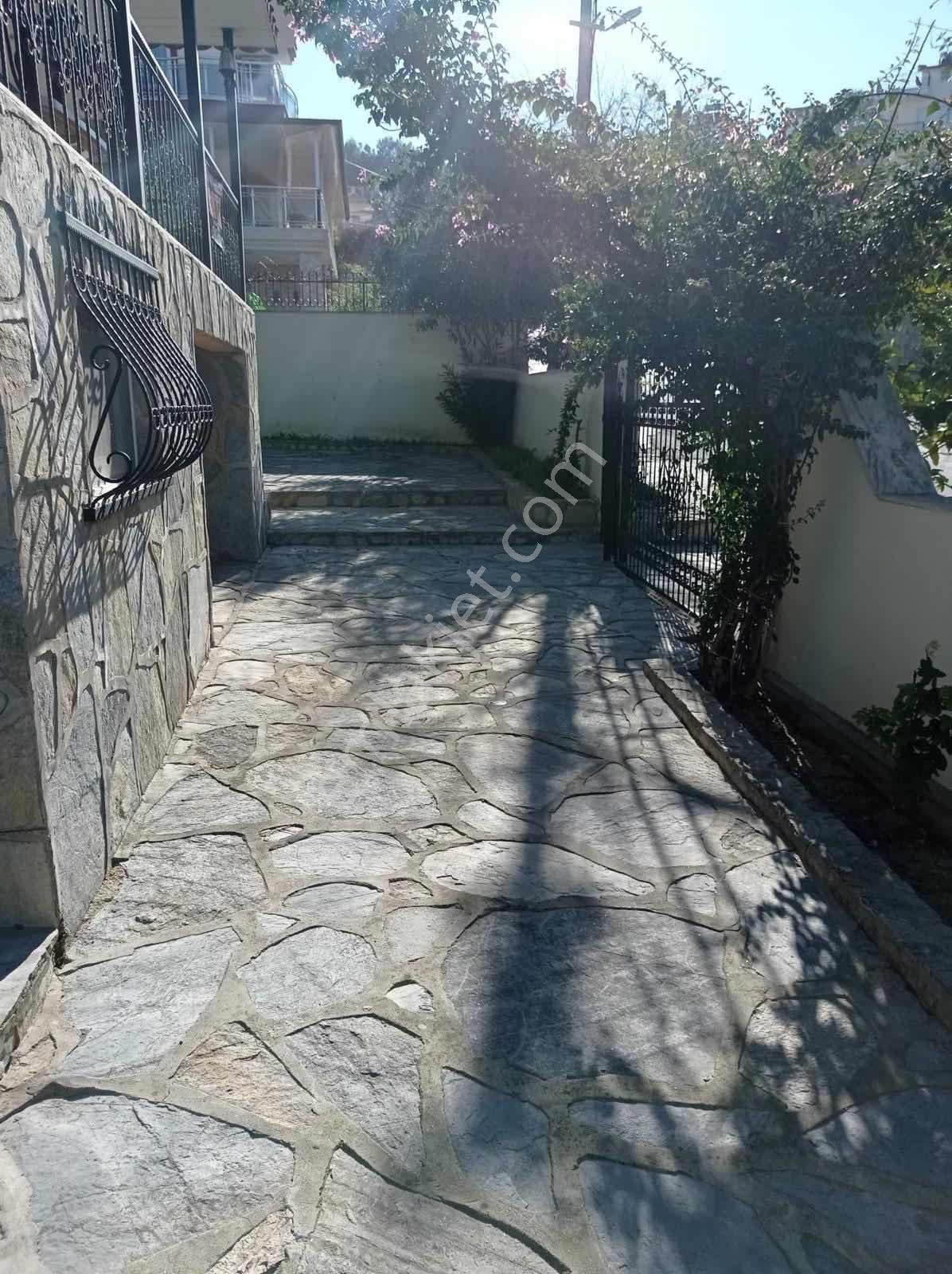Kuşadasında Satılık Havuzlu Uygun Fiyatlı 5+1 Villa - Görsel 12