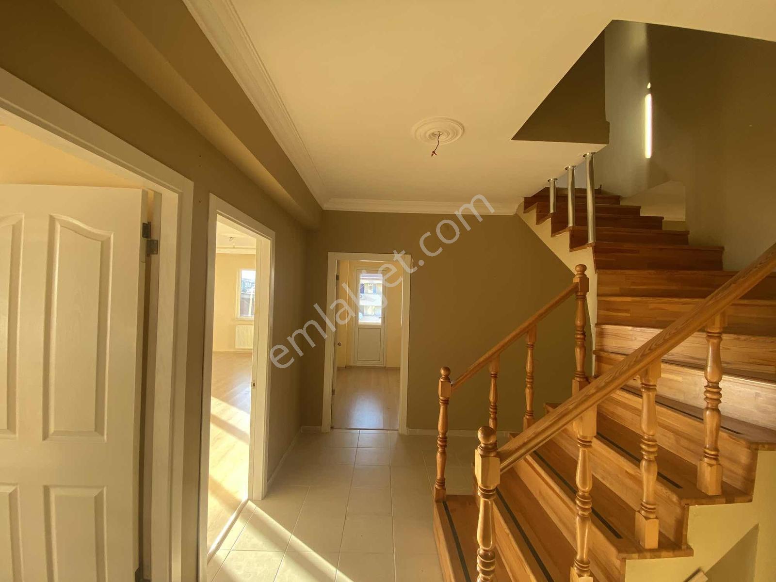 Gemlik Manastır'da Kiralık 5+1 Daire - Görsel 6