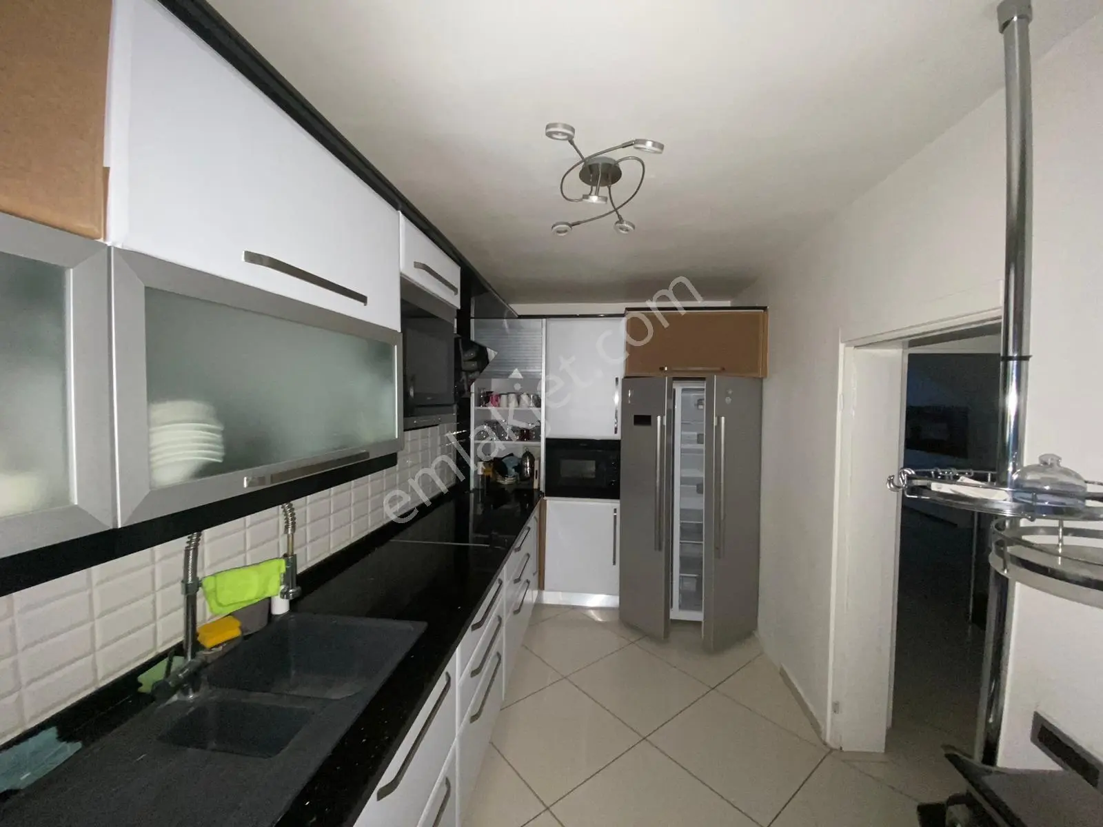Göztepe Mah. Oluşum Sitesinde Yerden Isıtma Ebeveyn Banyolu Satılık 4+1 Villa - Görsel 4