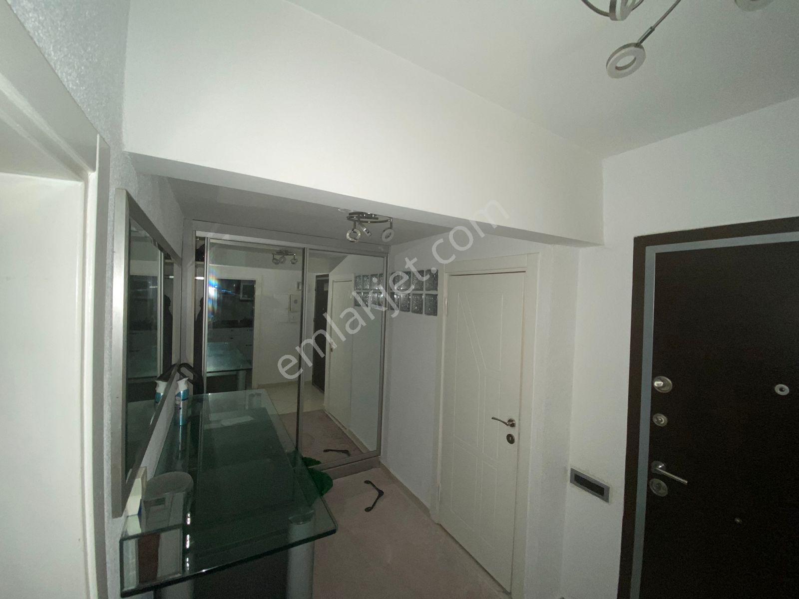 Göztepe Mah. Oluşum Sitesinde Yerden Isıtma Ebeveyn Banyolu Satılık 4+1 Villa - Görsel 12