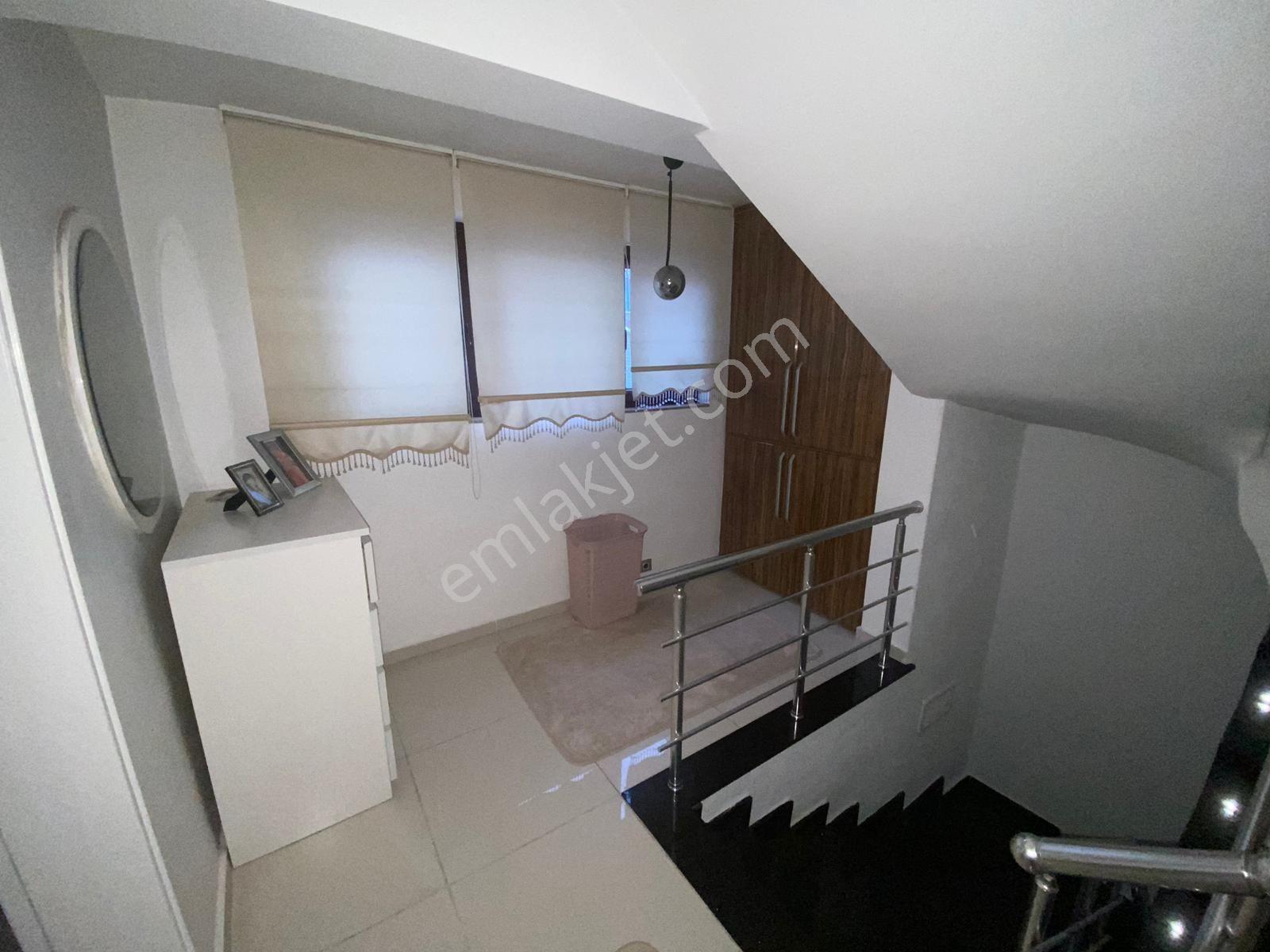 Göztepe Mah. Oluşum Sitesinde Yerden Isıtma Ebeveyn Banyolu Satılık 4+1 Villa - Görsel 23