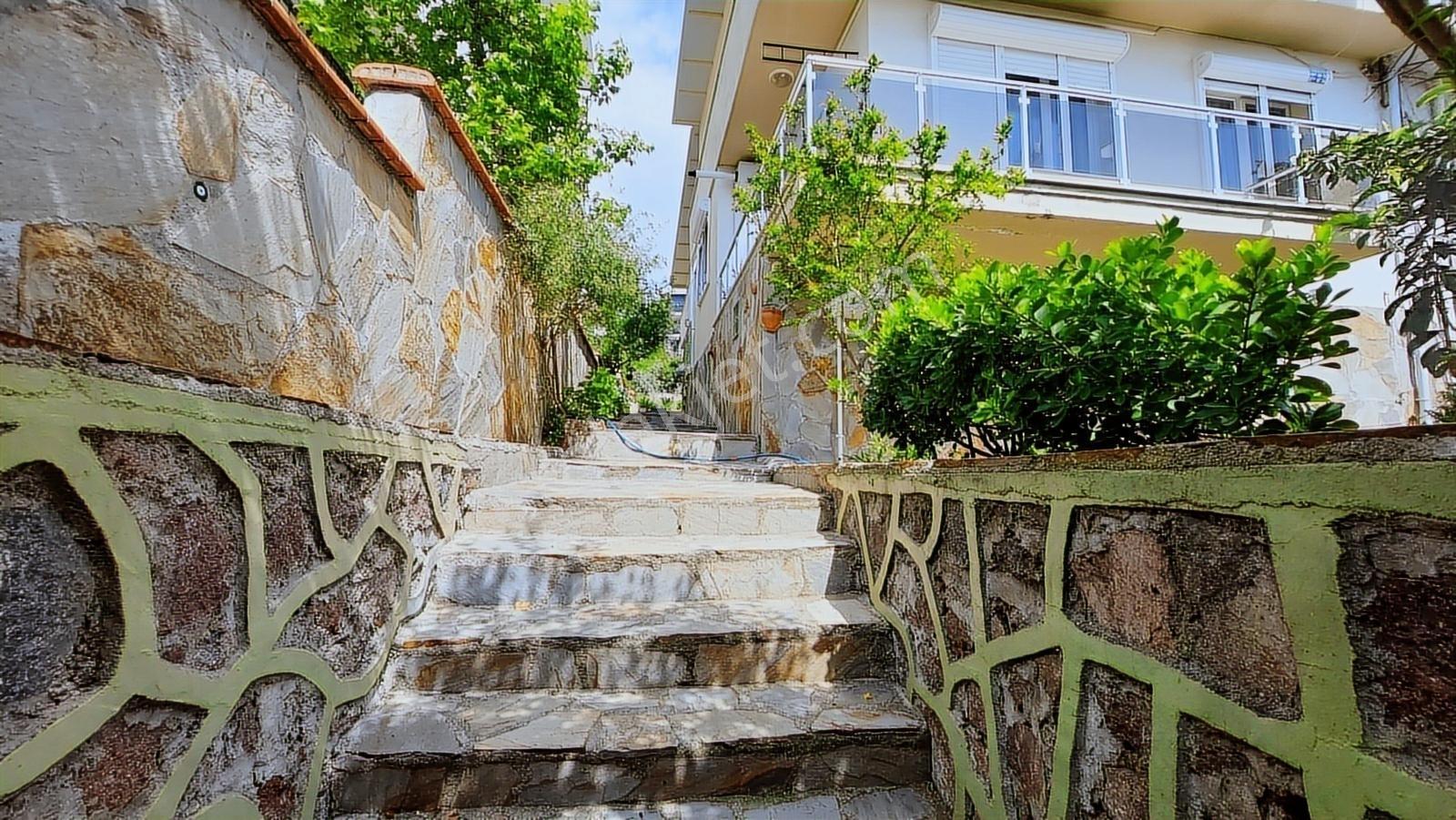 İzmir Bornova Satılık 3+1 Müstakil Bahçeli Ev - Görsel 4