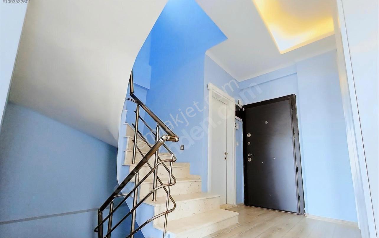 Yenifoça Donatkent Mevkiinde Satılık 3+2 Havuzlu Tripleks Villa - Görsel 2