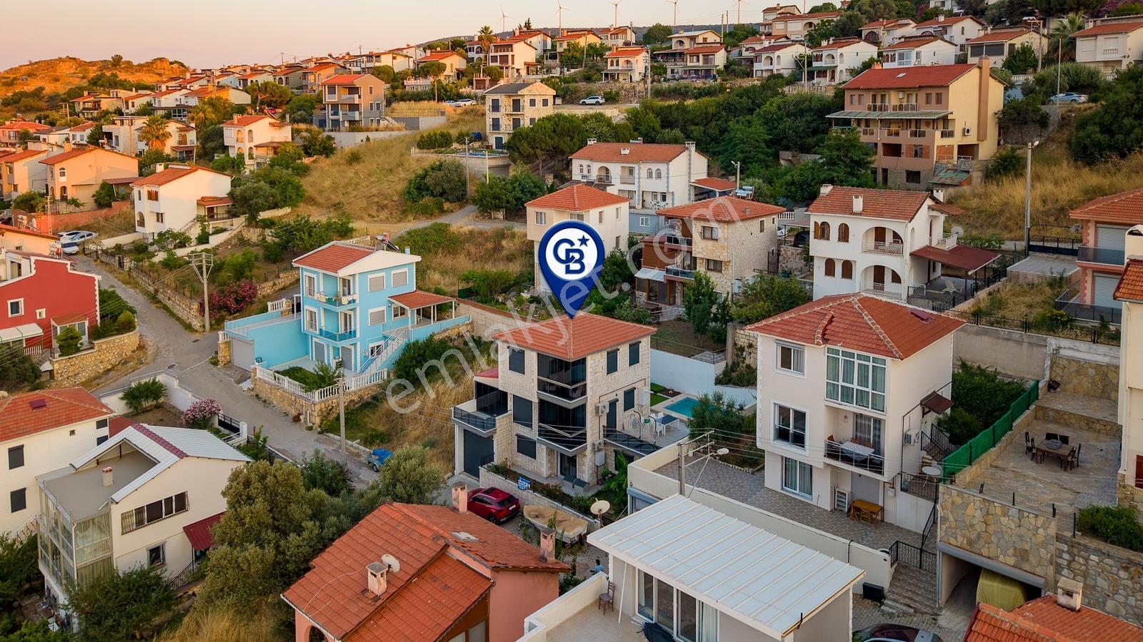 Yenifoça Donatkent Mevkiinde Satılık 3+2 Havuzlu Tripleks Villa - Görsel 21