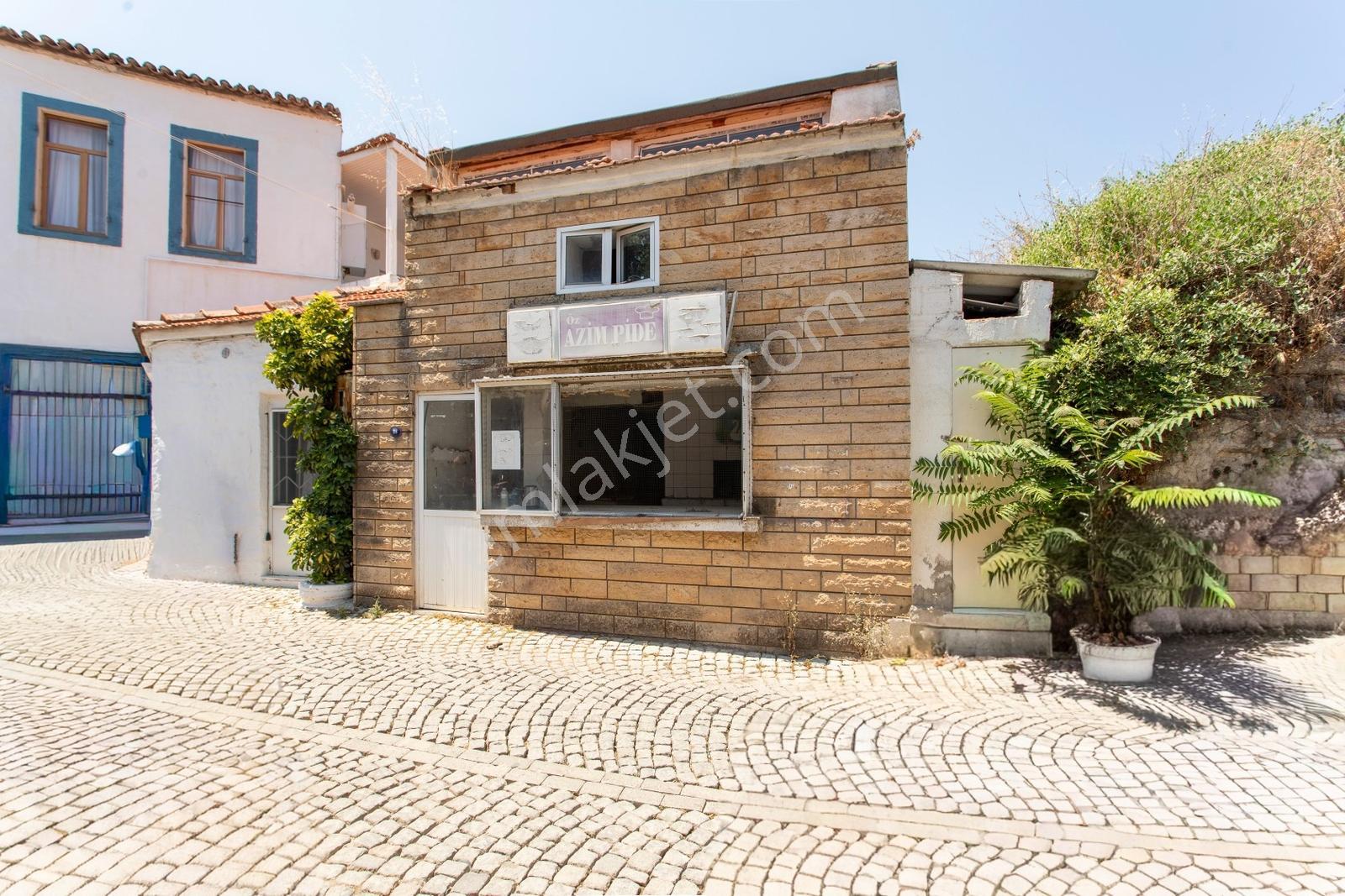 Yenifoça'nın En İşlek Caddesinde Dükkan - Görsel 2