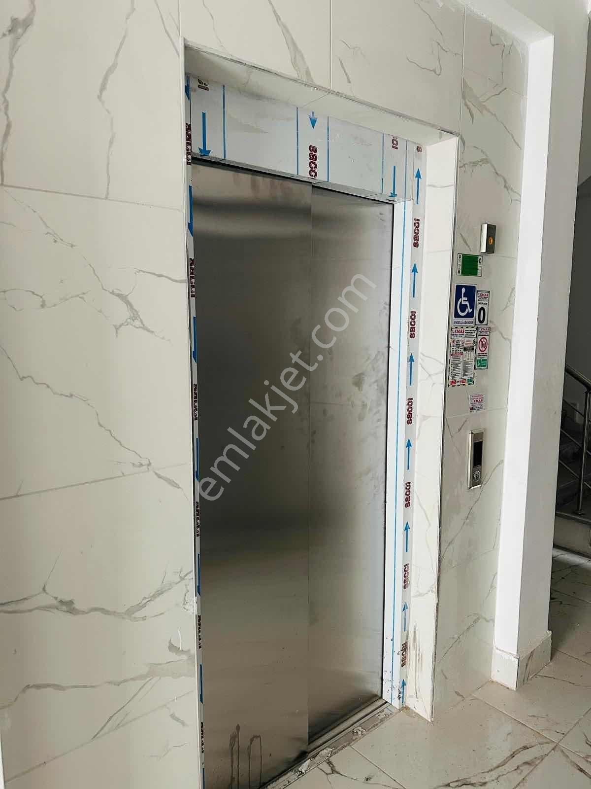 Özgüvenden'den Gazi Cad Civarı Çarşı Merkezde Kiralık 1+1 - Görsel 9