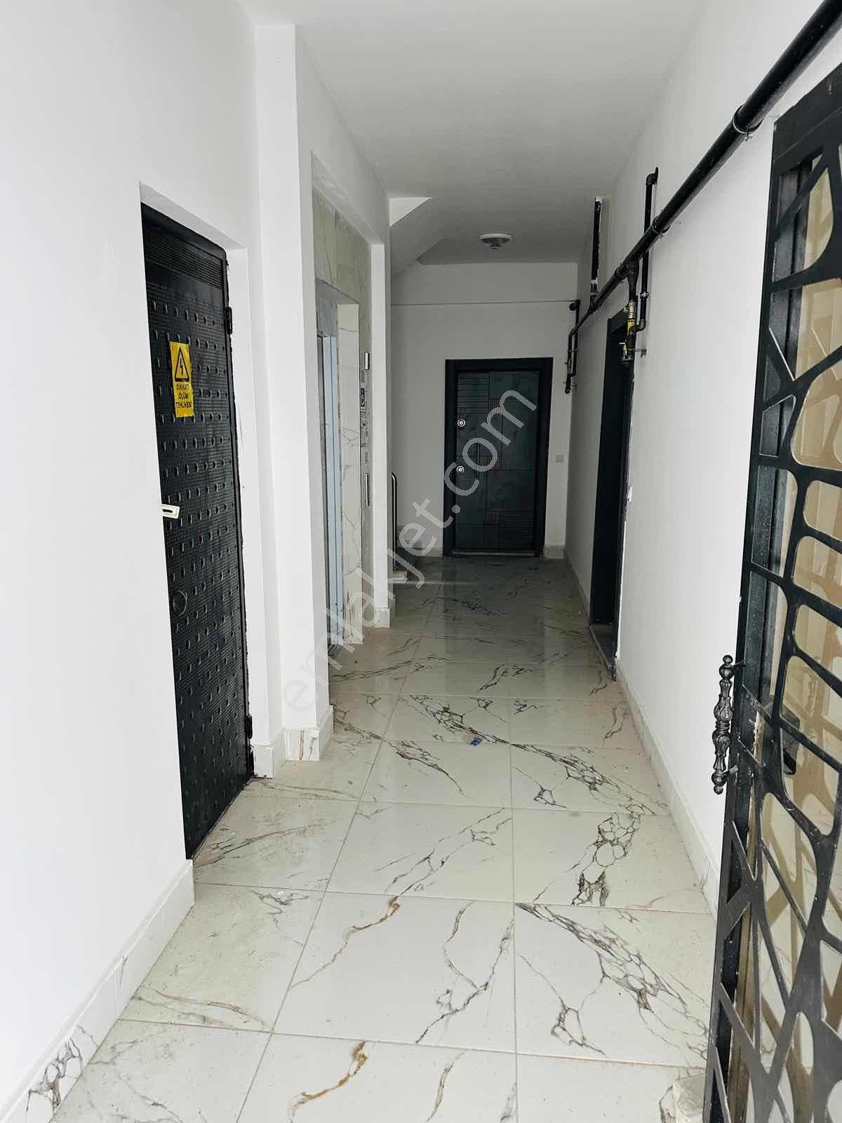 Özgüvenden'den Gazi Cad Civarı Çarşı Merkezde Kiralık 1+1 - Görsel 7