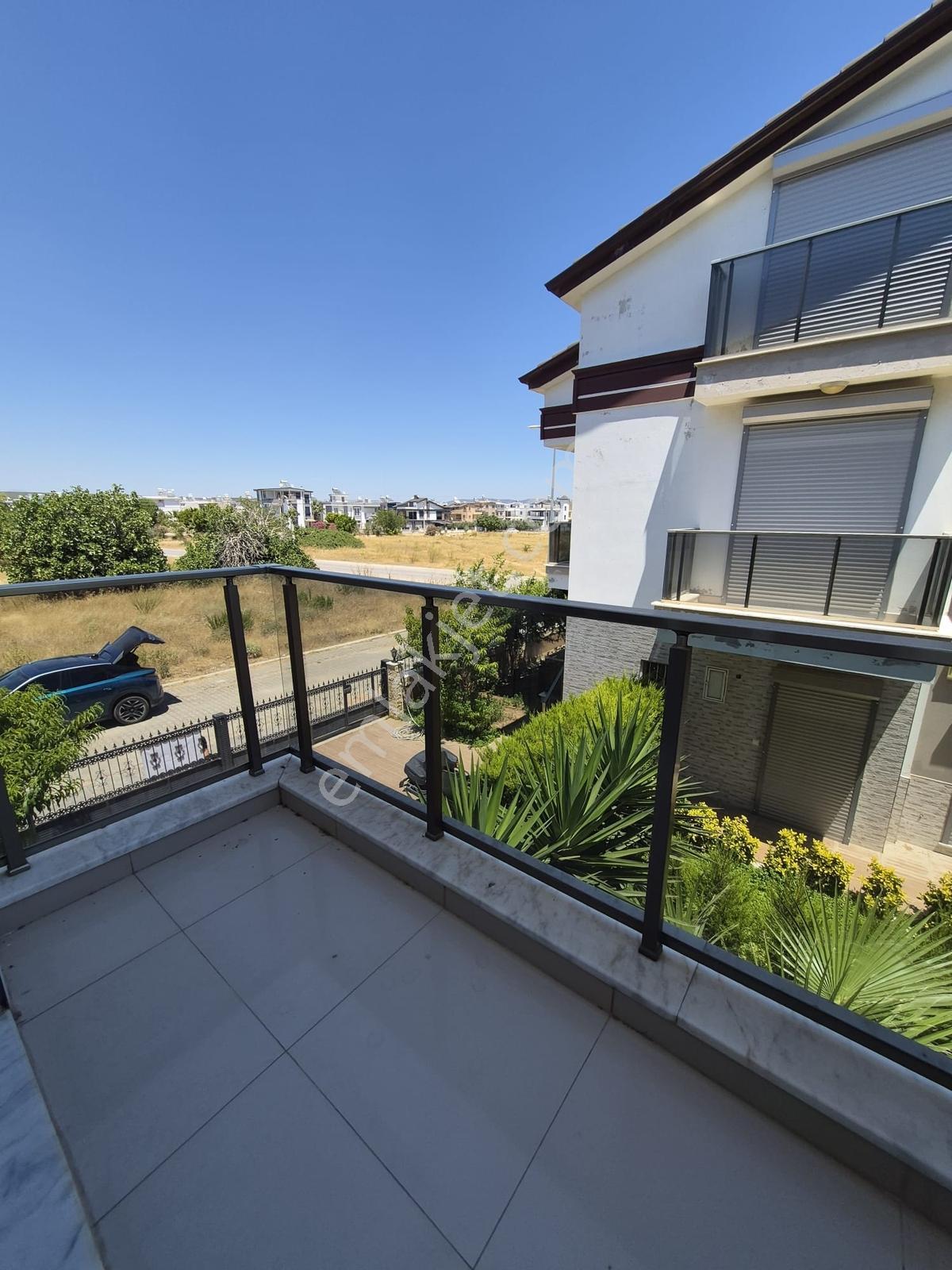 Altınkum'da Denize 500 Metre, Müstakil Havuzlu, Otoparklı Villa - Görsel 8