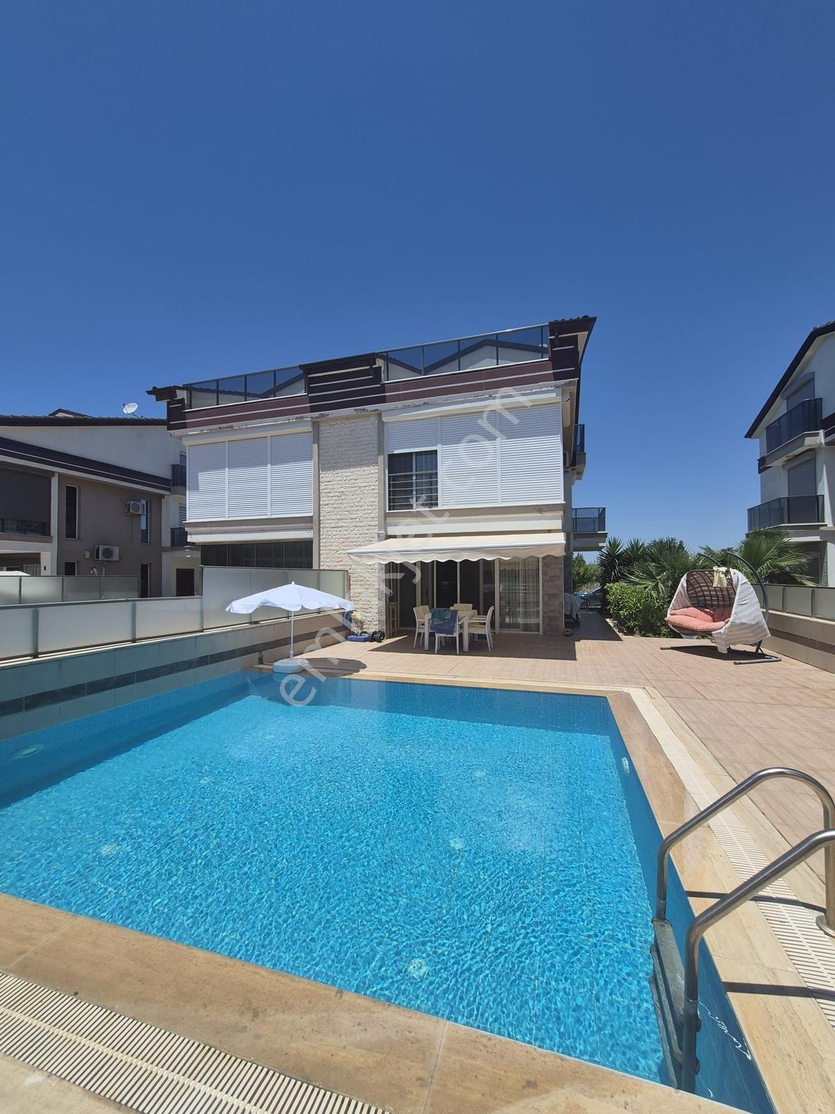 Altınkum'da Denize 500 Metre, Müstakil Havuzlu, Otoparklı Villa - Görsel 19