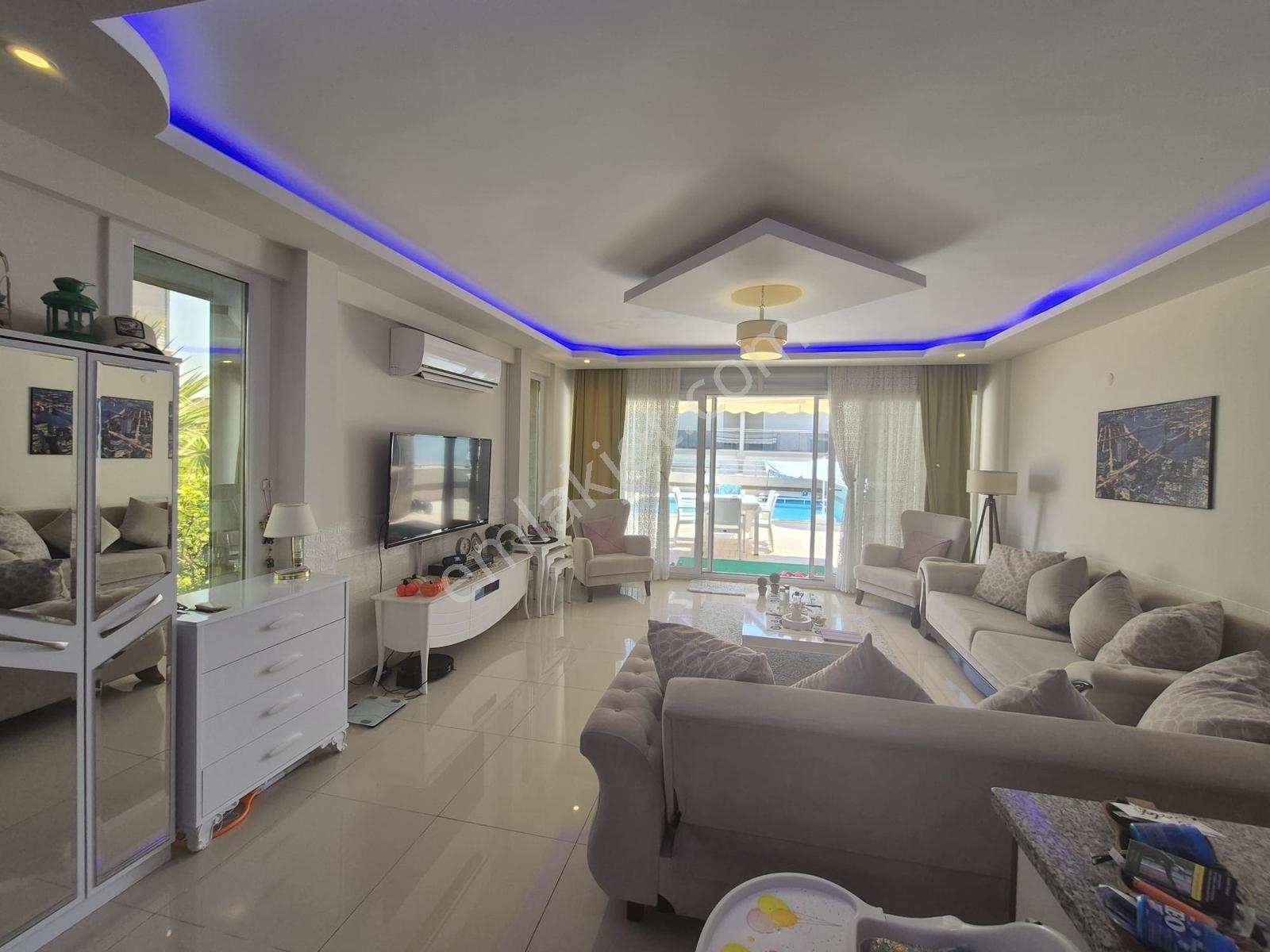 Altınkum'da Denize 500 Metre, Müstakil Havuzlu, Otoparklı Villa - Görsel 10