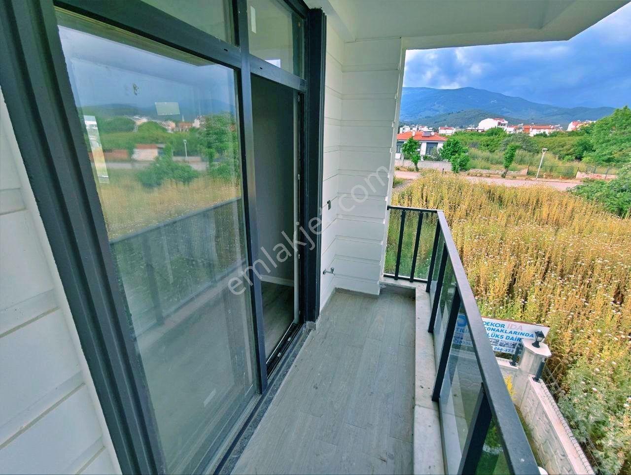Uytundan Zeytinli'de Doğa Manzaralı Otoparklı 3+1 Lüks Villa - Görsel 32