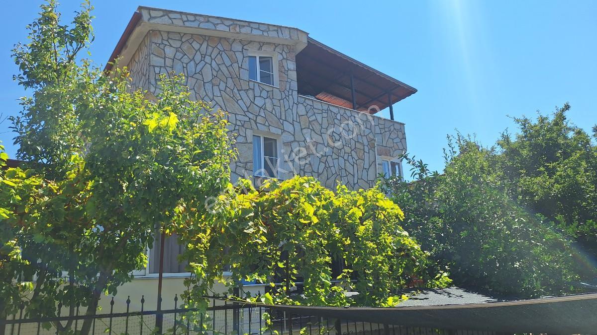 Kuşadası Davutlar Mahallesinde Satılık Bahçeli 4+1 Yazlık - Görsel 9