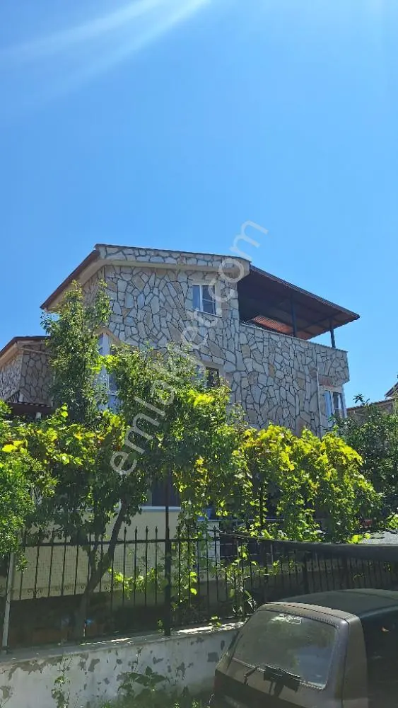 Kuşadası Davutlar Mahallesinde Satılık Bahçeli 4+1 Yazlık - Görsel 5