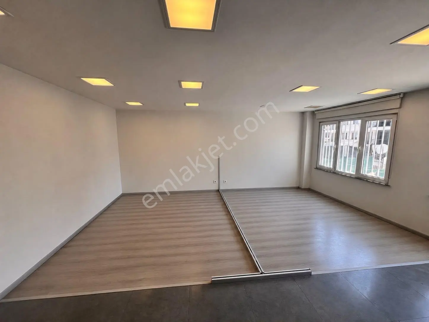 Maltepe Çarşının Merkezin'de Her Sektöre Uygun 3+1 Ofis Daire