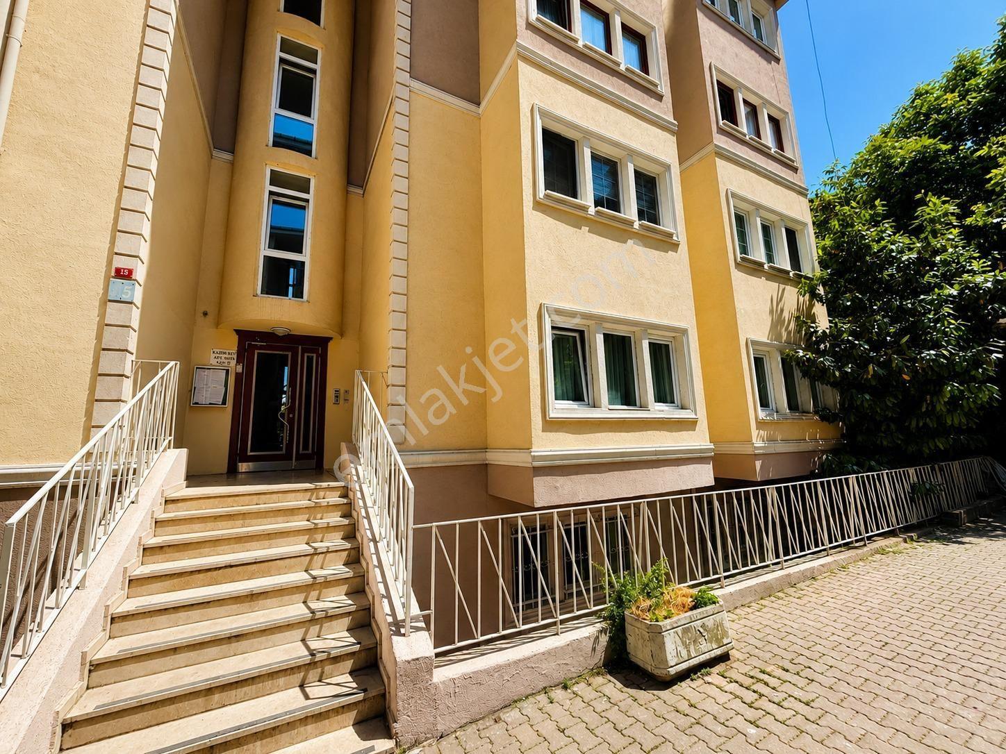Ata 2 Sitesinde Çıkışa Yakın 145 M2 1. Kat 3+1 Köşe Daire