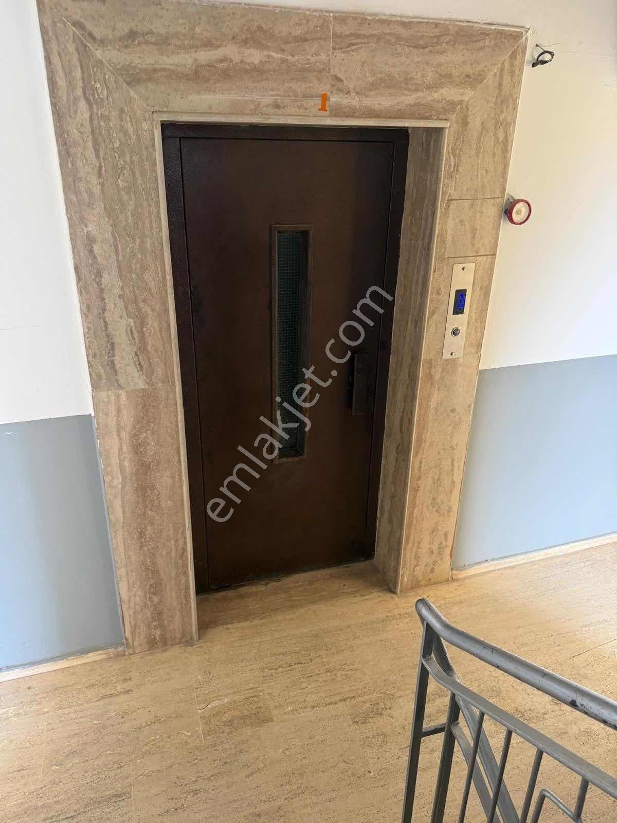 Güzeloba'da Denize Yakın 2 + 1 Eşyalı Daire - Görsel 6