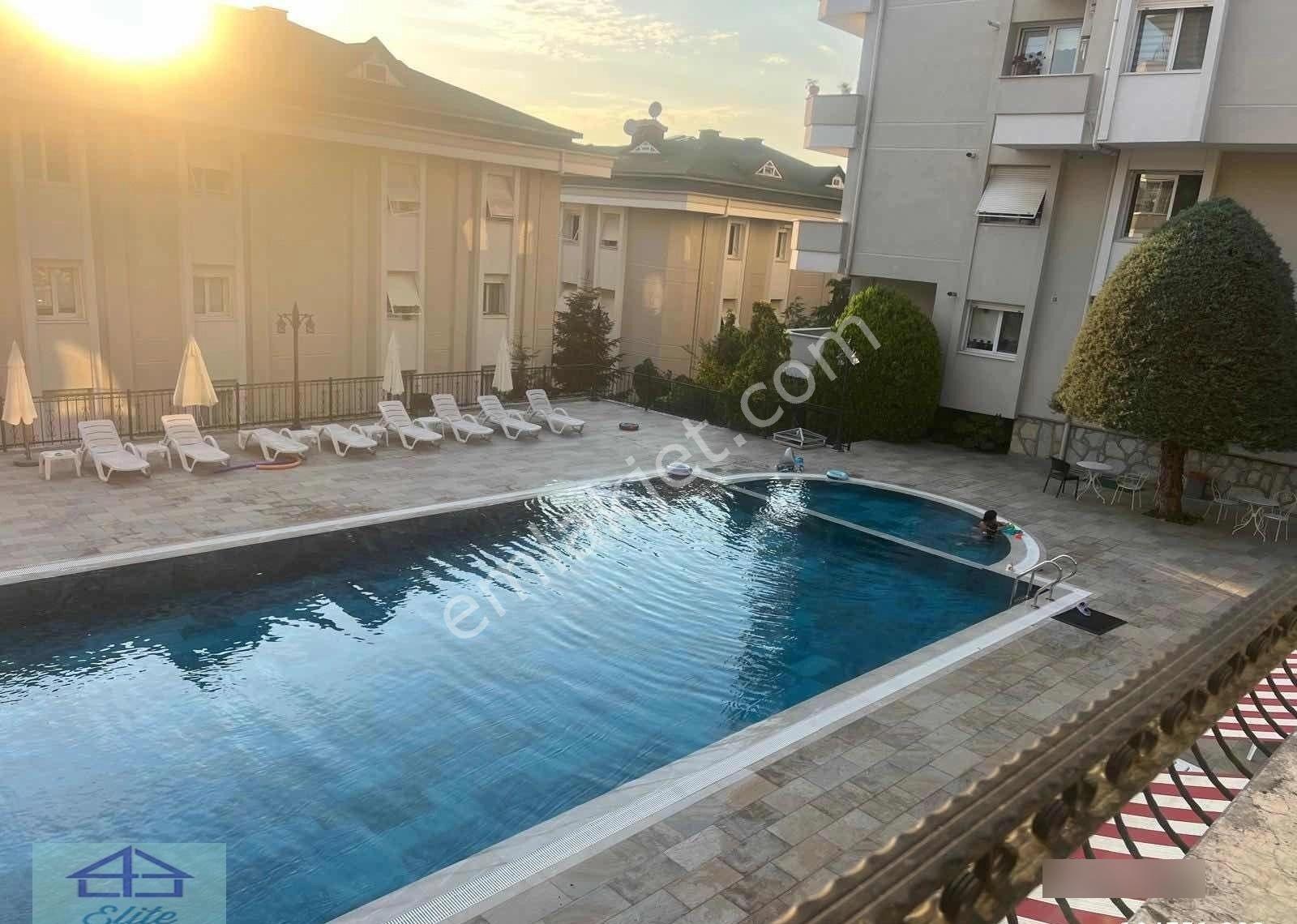 Elite'den Sitede Eşyalı Bahçe Katı
