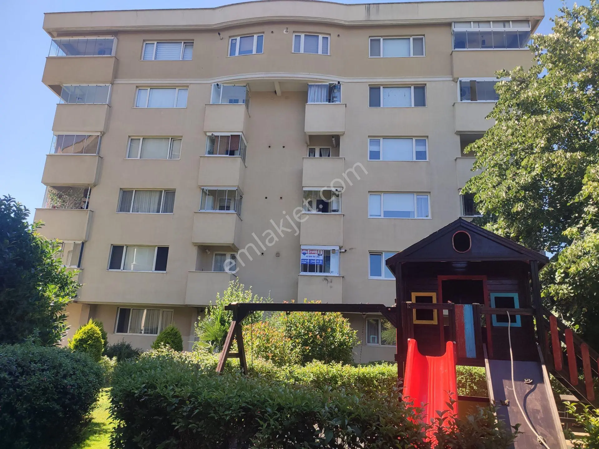Çekmeköy Merkez De Altınkoza Evlerinde Kiralık 3+1 Daire - Görsel 2
