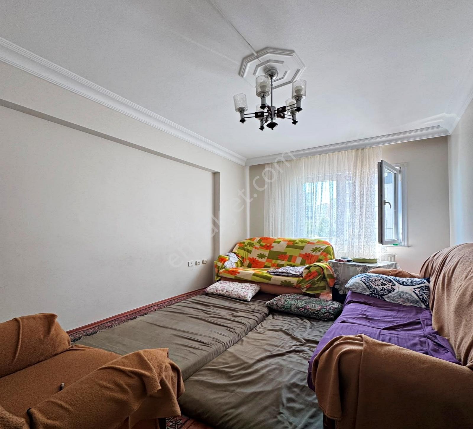 Barış Mahallesinde Kısa Katlı 3+1 Satılık Daire