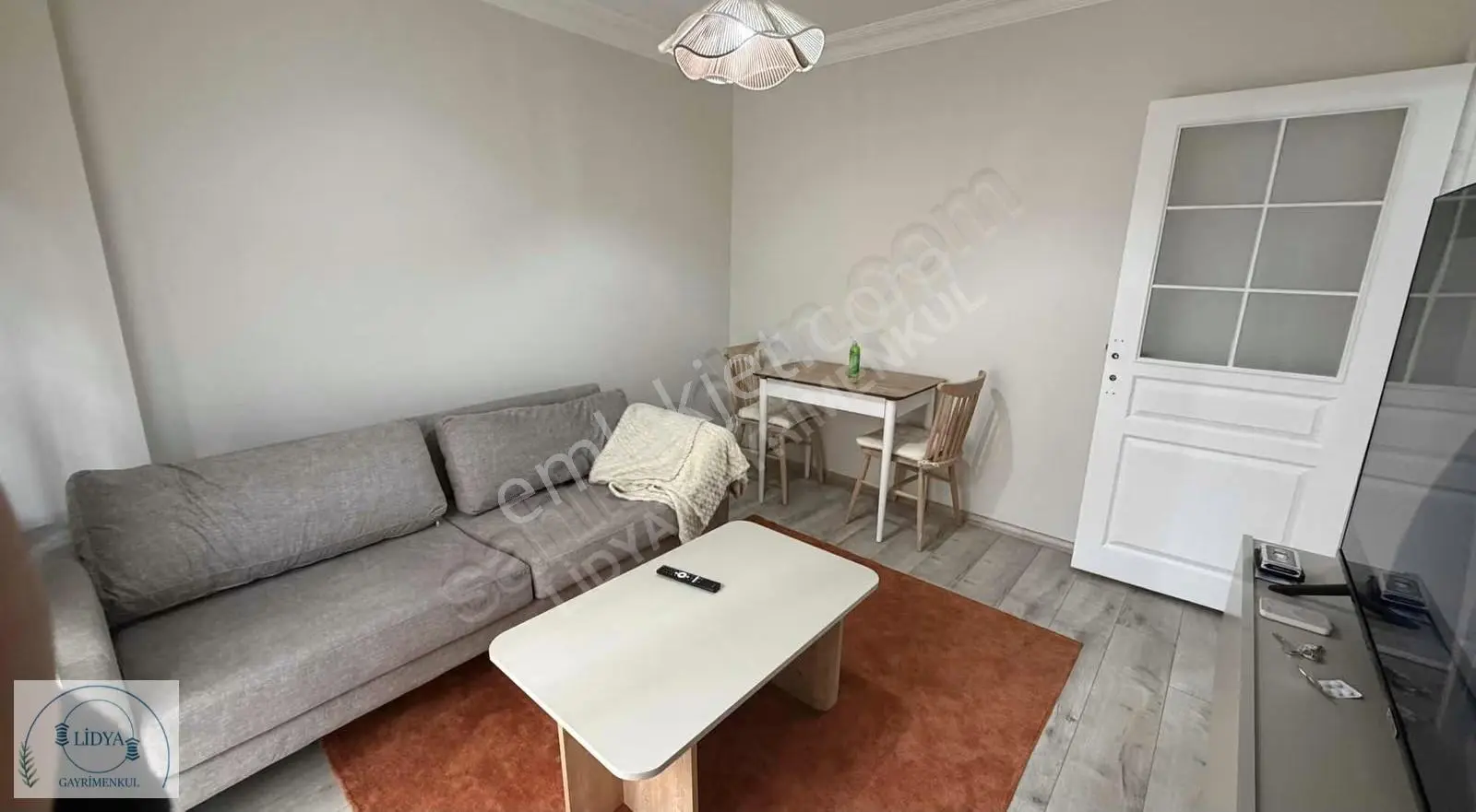 Ana Cadde Üzeri Bahçe Kullanımlı Modern Eşyalı Geniş 2+1 - Görsel 3