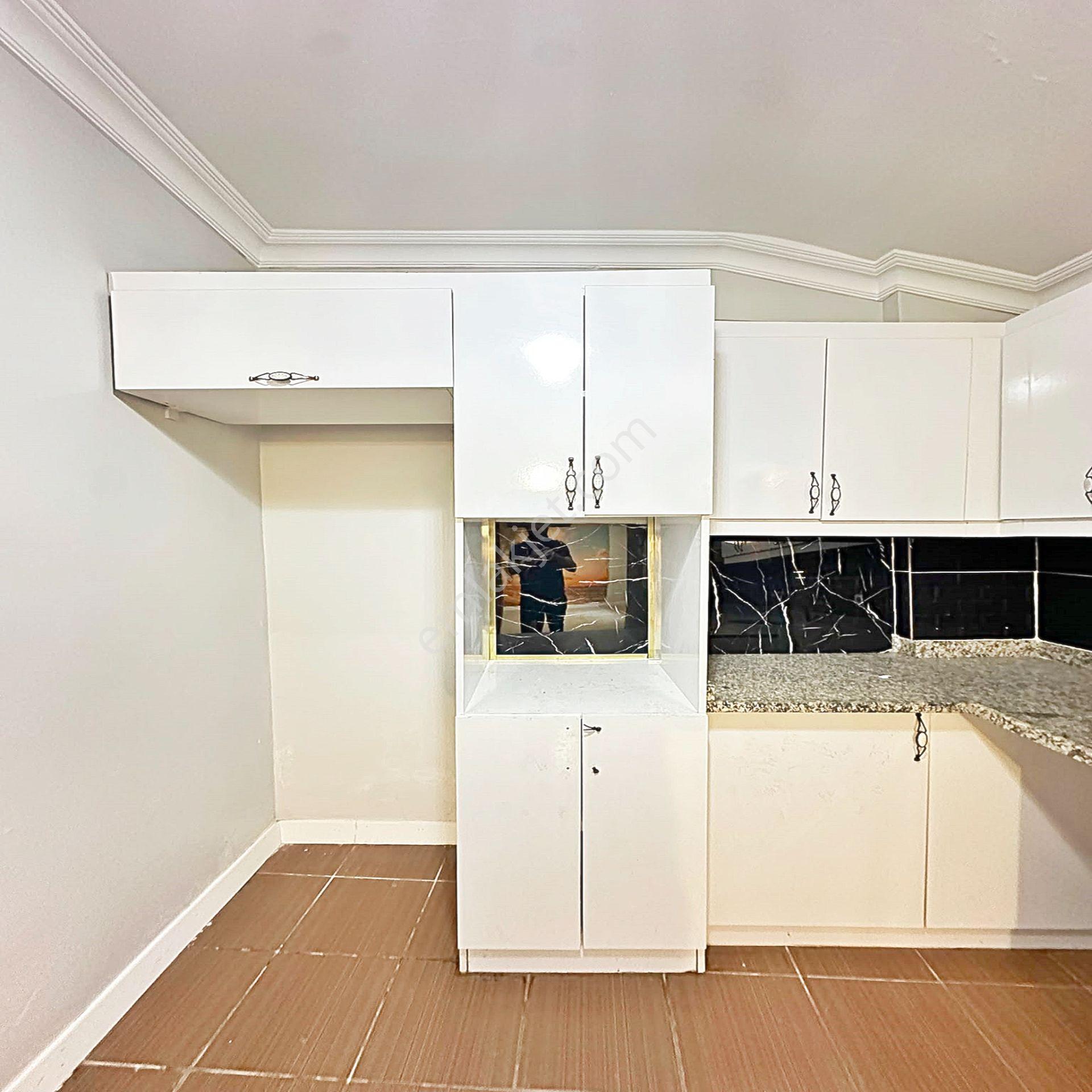 Bahçeşehir Satılık Daire 1+1 Bahçeli Bahçe Katı - Görsel 4