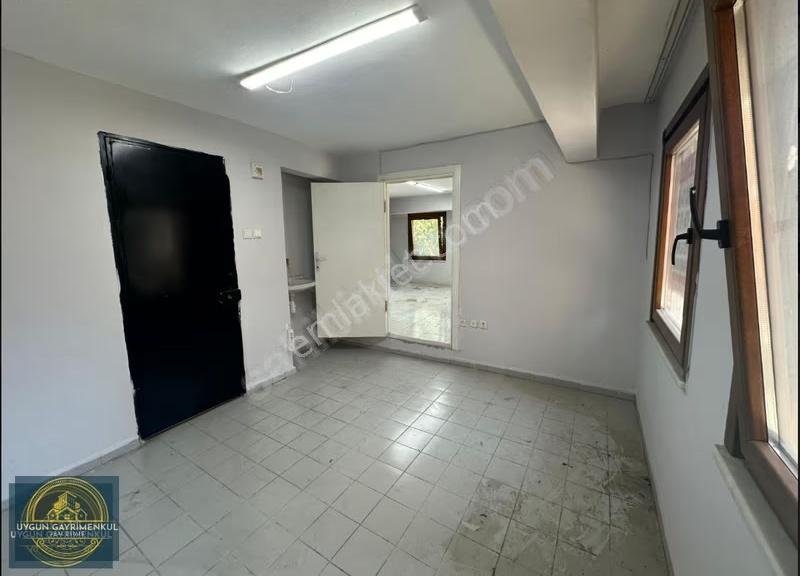 - Seyitnizam G/37 Sokakta Satılık 3 Katlı İşyeri - - Görsel 14